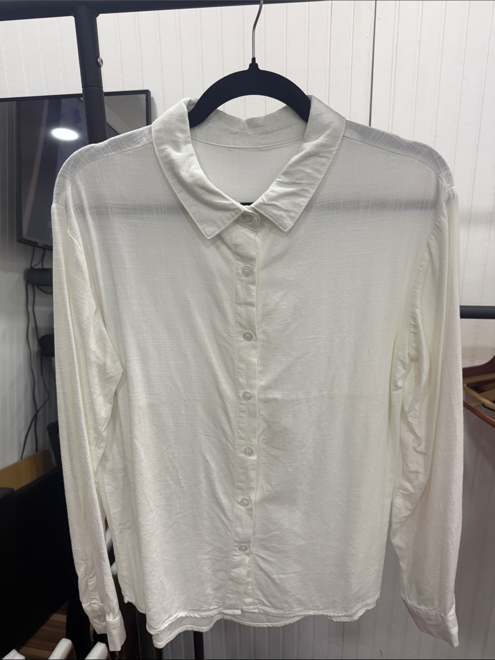 Women's White Long-Sleeve Button-Up Blouse Medium